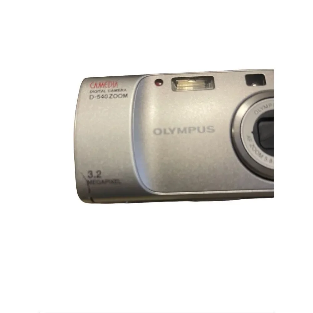 Olympus Silver CAMEDIA D-540 Zoom 3.2MP Digital Camera